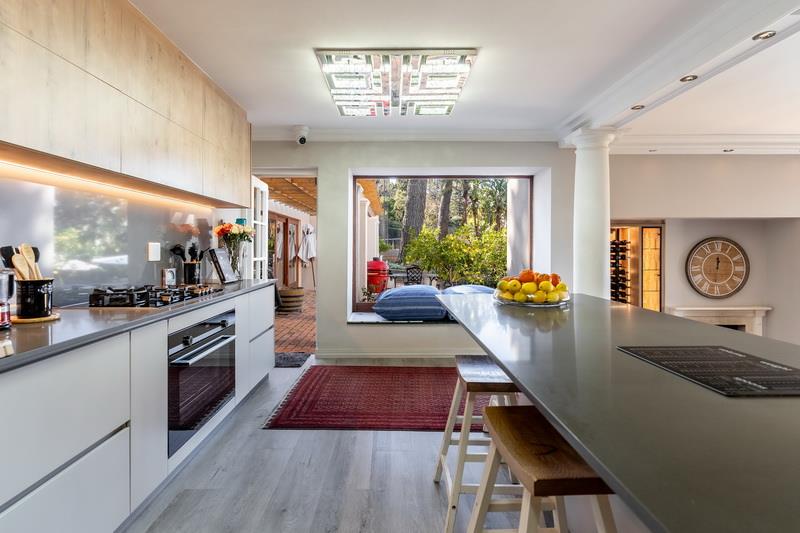 4 Bedroom Property for Sale in Constantia Western Cape